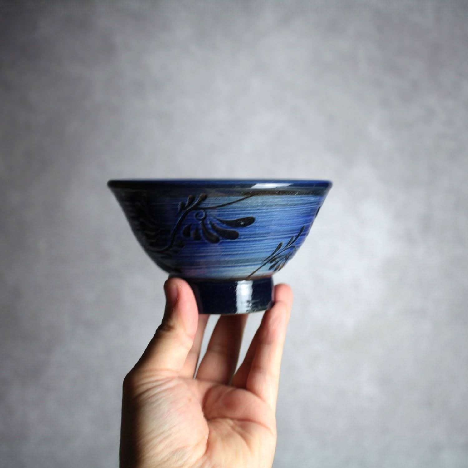 4寸マカイ 青刷毛目 線彫唐草 やちむん 陶器 幸陶器｜幸陶器｜やちむん