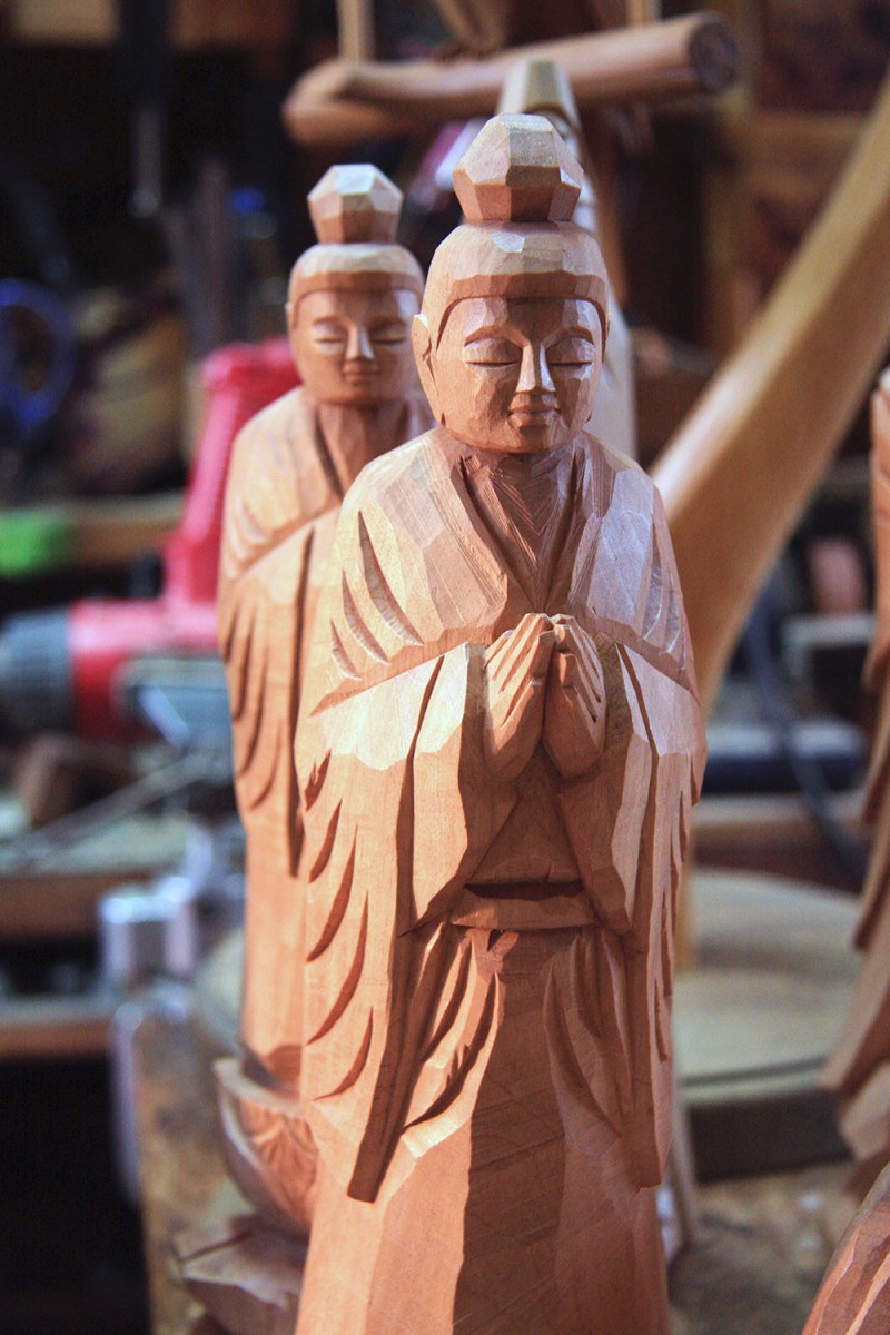 洞爺湖の匠・賀上隼敬さんが彫る円空仏 | むしゃなび guide