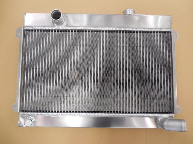 510ブルーバード 純正ラジエーター 510ブルーバード 純正ラジエーター
