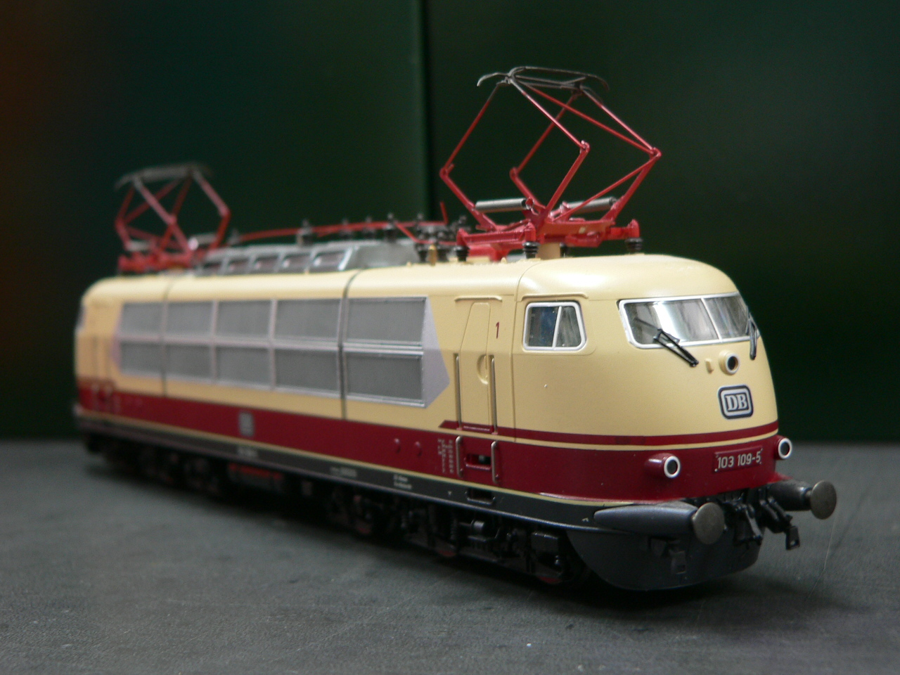 メルクリンミニクラブ Zゲージ DB BR103 電気機関車 8854 - メルカリ