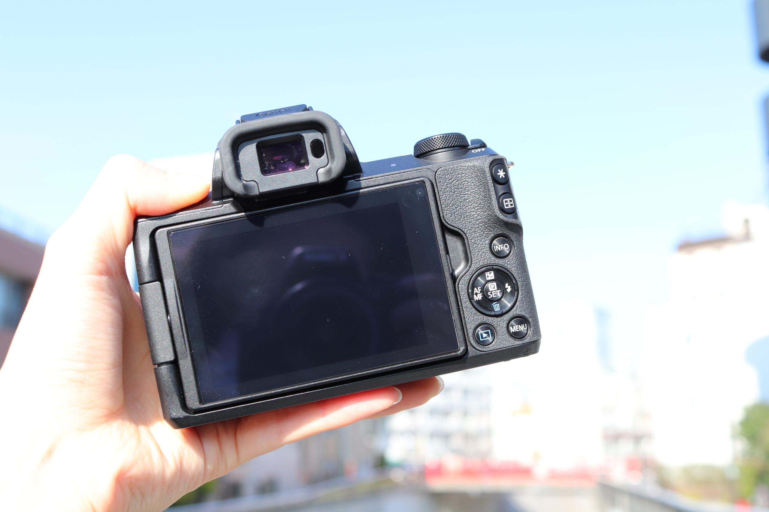 格安レンタル] CANON（キヤノン） EOS Kiss M ボディ 2泊3日～