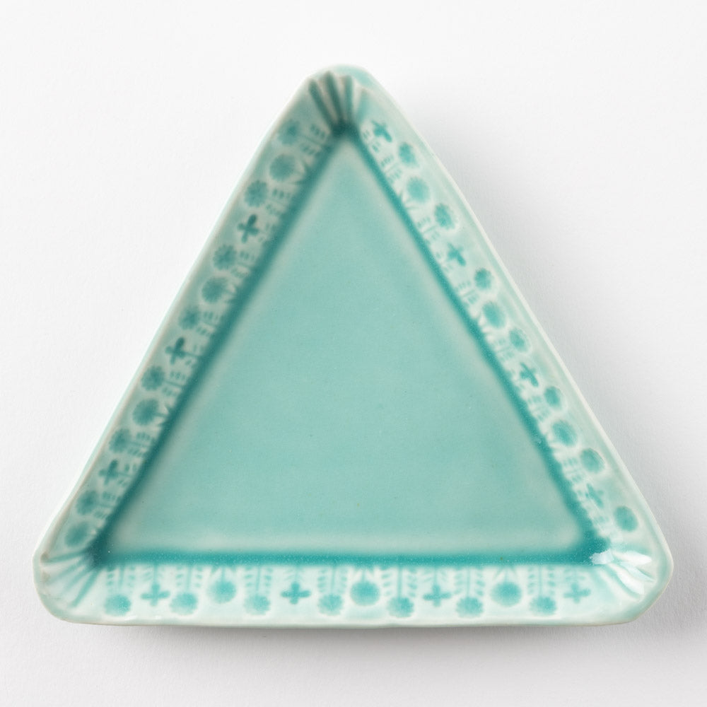 作家 梶山友里 花の三角皿（水色） ¥3,080 大人の焼き物