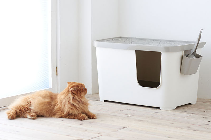 飛び散りやニオイを軽減！北欧風トイレカバー付き猫トイレ『Casetta
