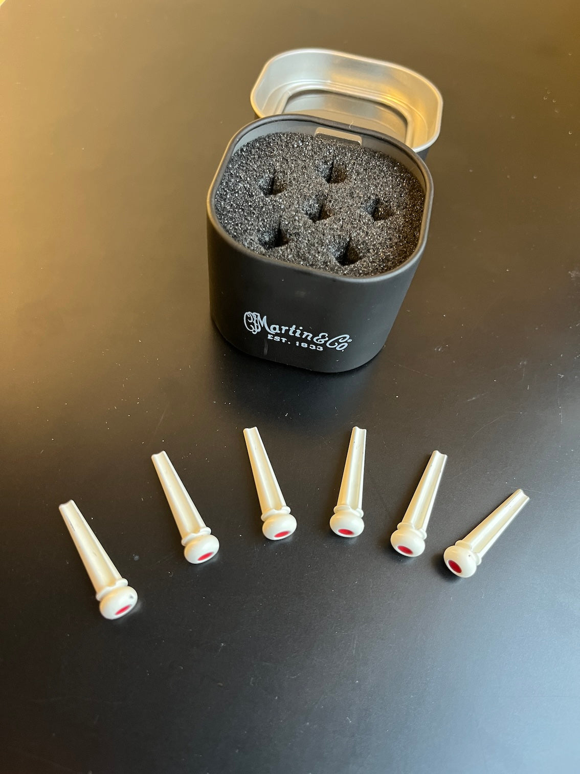 Martin LIQUID METAL BRIDGE PIN SET w/RED DOT BONE COLOR – auldguitars