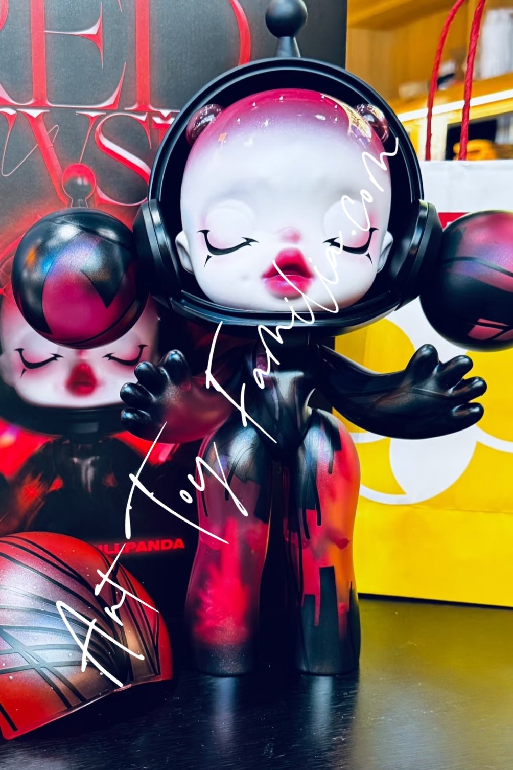 400% MEGA α Skullpanda 400% Red Crystal - 红水晶400% – Art Toy Familia