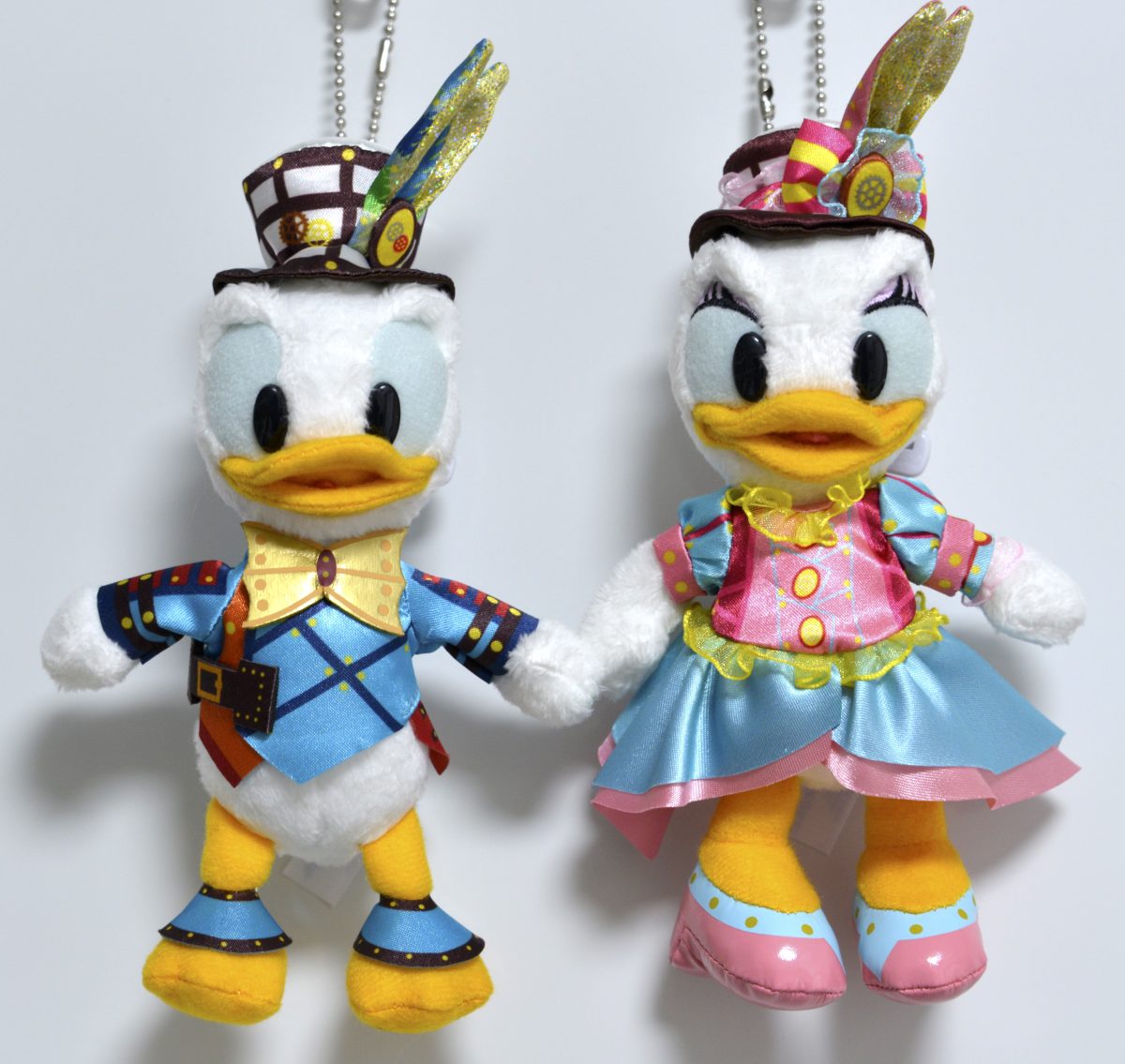 ディズニー・イースター『ドナルド・デイジー ぬいぐるみバッジ