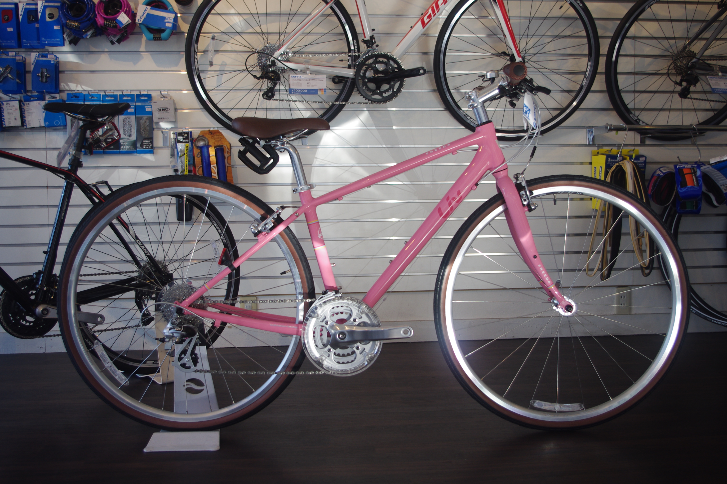 GIANT Liv サーモンピンク色 クロスバイク 700×30c クロスバイク」2017