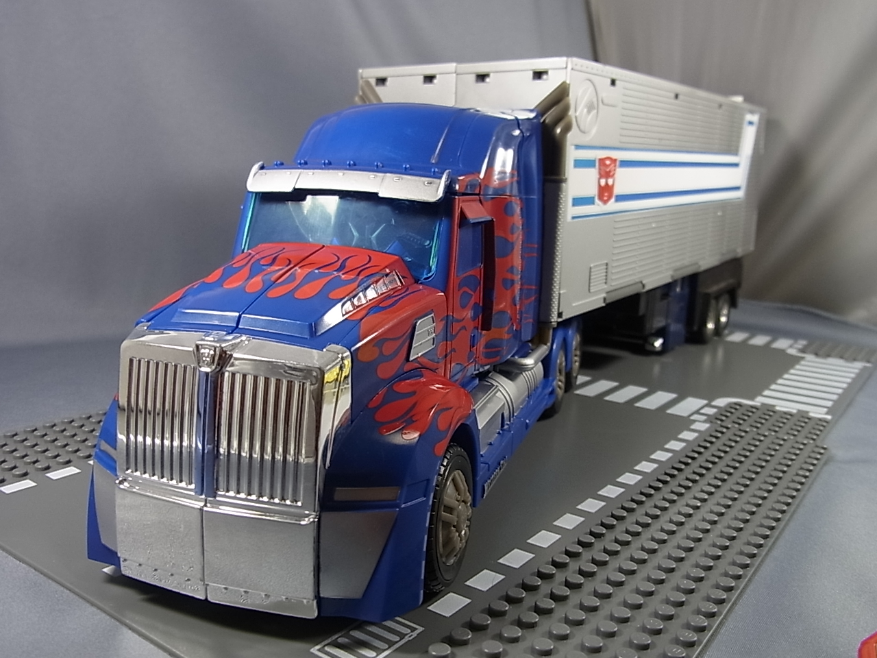 トランスフォーマー オプティマスプライム トレーラー コンテナ mp用