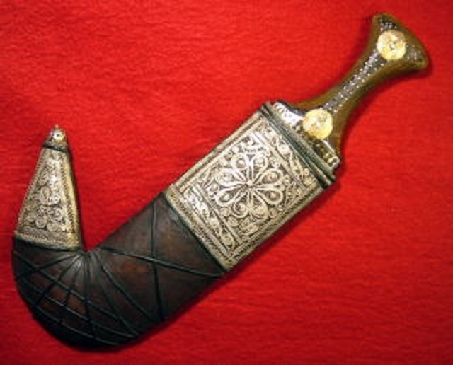 装飾的なフック状の刀 ジャンビーヤ ナイフ - Wikipedia