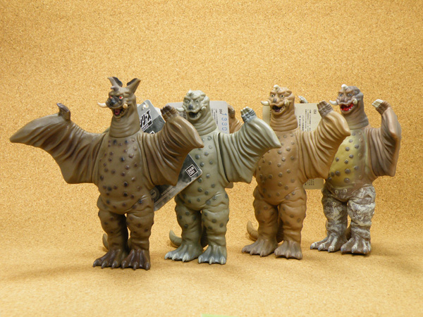 ウルトラ怪獣シリーズプレミアム ガラモン ペギラ ゴメス - スポンサー