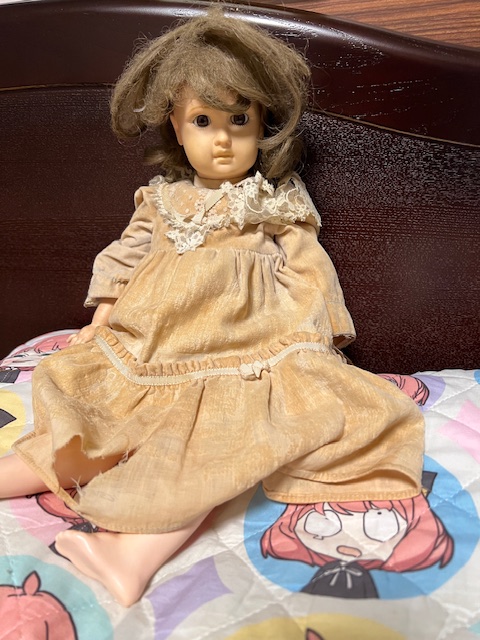 イギリスヴィンテージ＞赤いドレスの女の子ドール