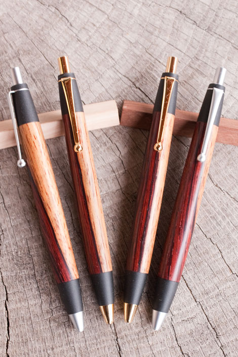 赤と白のせめぎ合い、源平のペン | 野原工芸｜作り手の裏話