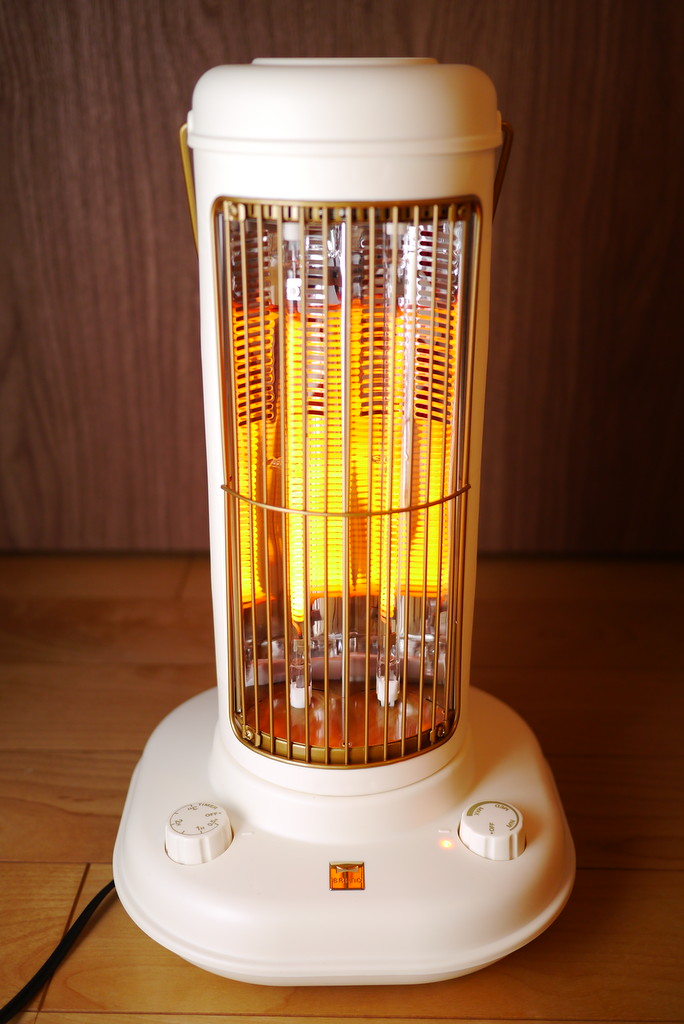 BRUNO カーボンファンヒーター Nostal Stove Sは、レトロで可愛くて