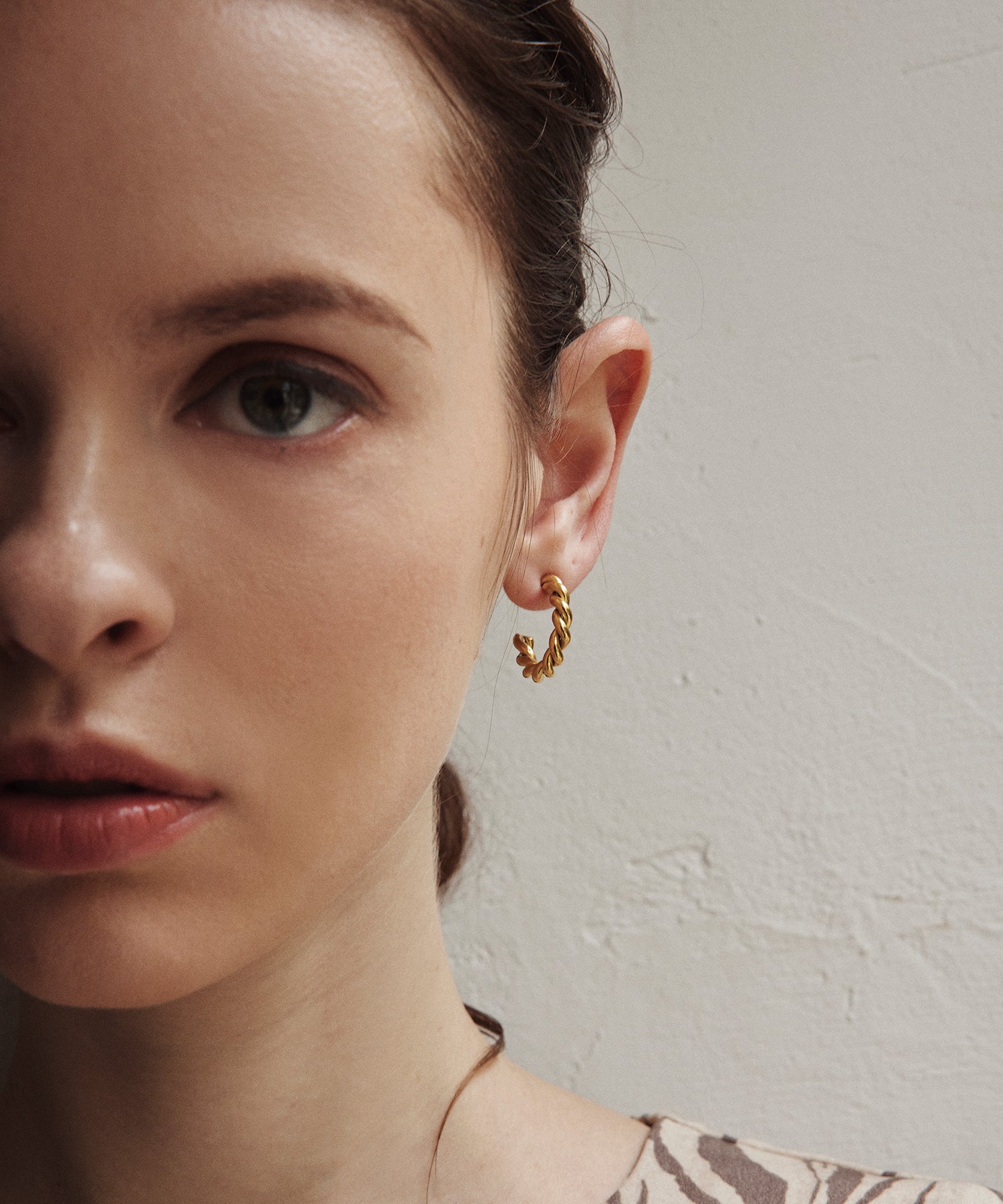 K18ゴールドツイストフープデザインピアス約13mm 【公式通販】