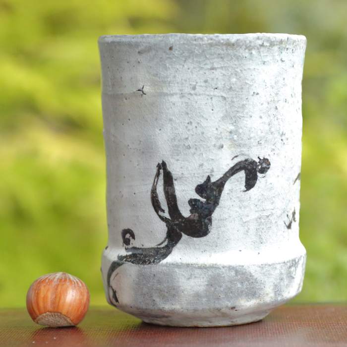 丸田宗彦 絵粉引唐津湯呑み茶碗 満容量220ml 作家もの茶器 唐津焼薪窯