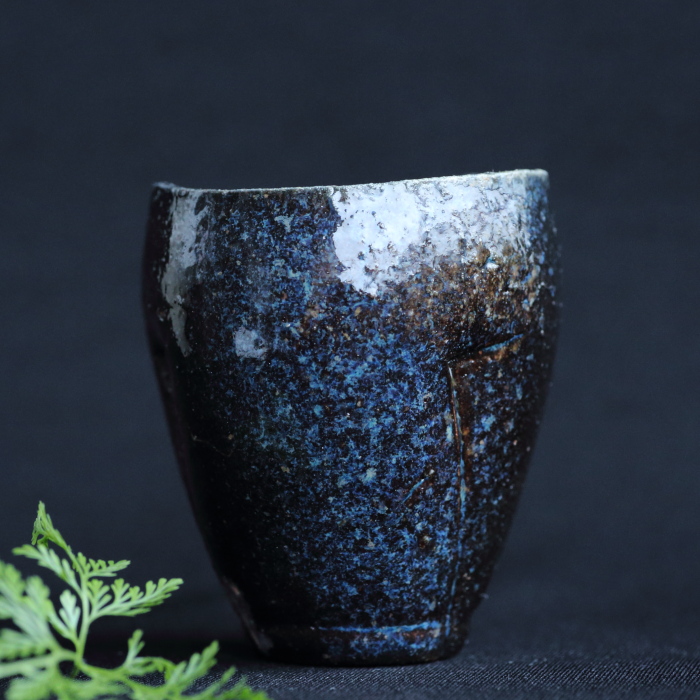 大岩智之 黒ぐい吞み 備前焼酒器 作家もの酒杯 桐箱 穴窯焼成 酒呑