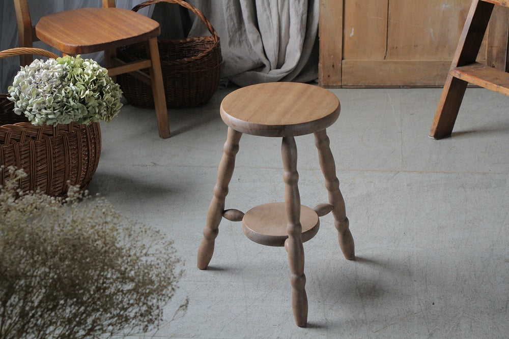 剥離仕上げのナチュラルなスツール（高さ45.5cm） フランス