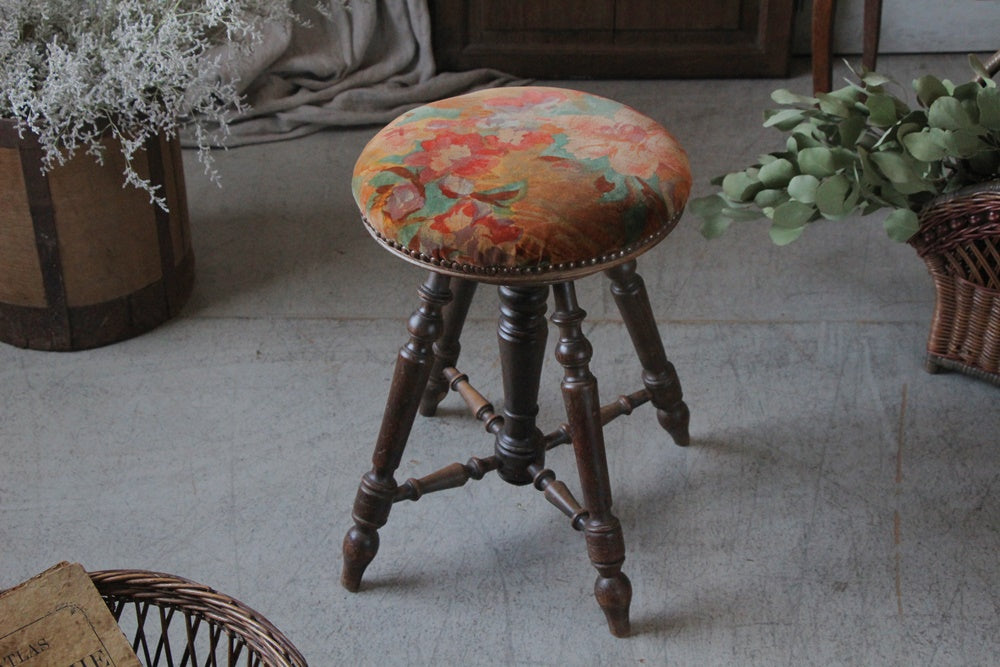 羊 スツール 北欧 羊の形のファースツール アクタス 羊 スツール 北欧