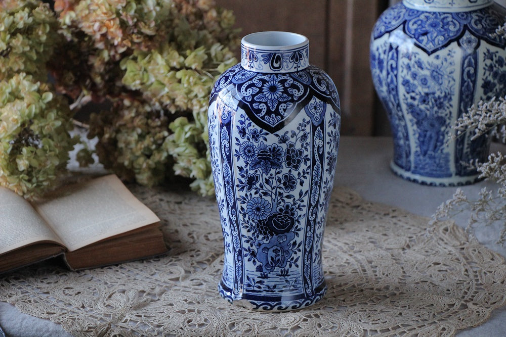 デルフトブルー ジンジャー；ロイヤルスフィンクスのフ−ドック壷、花