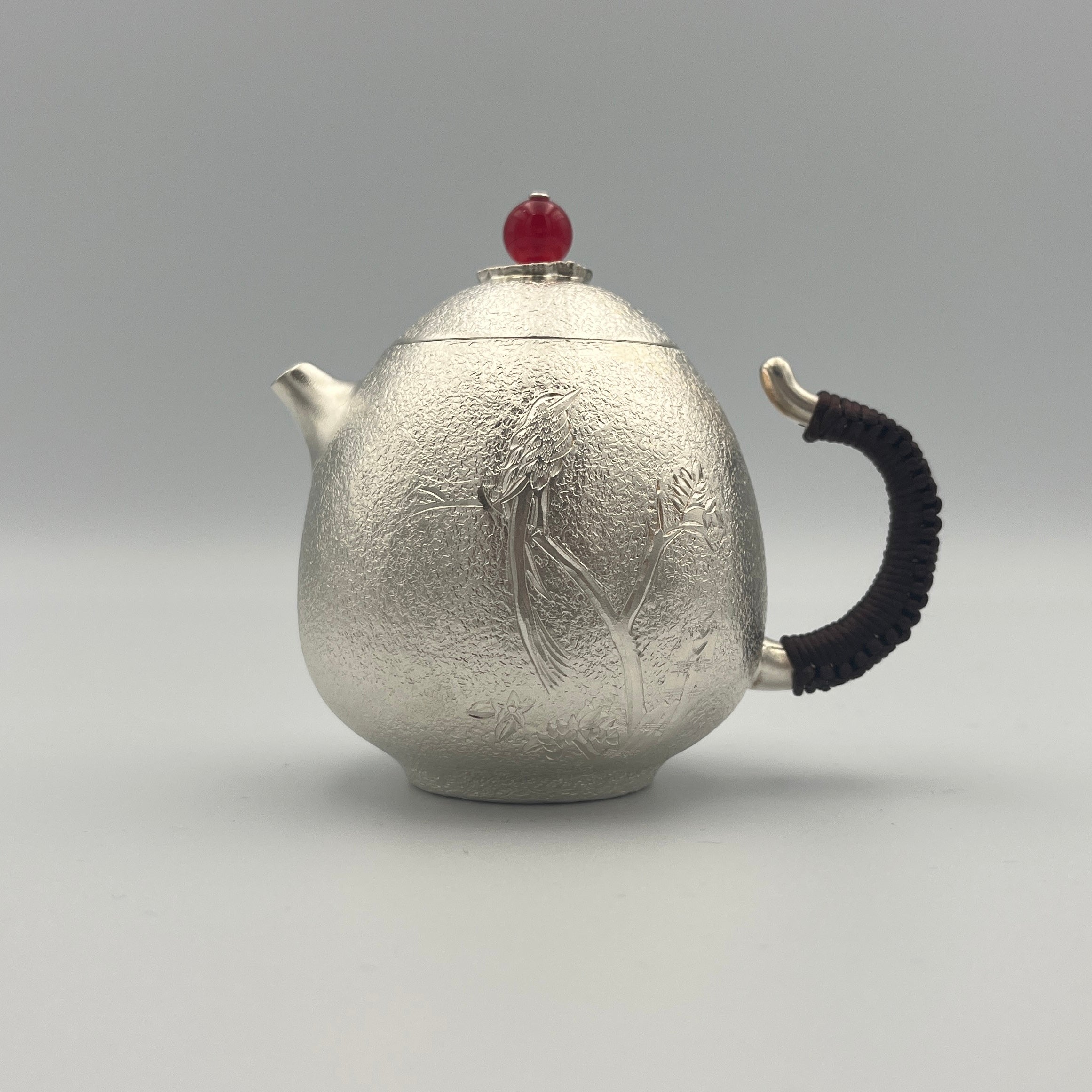 中国故宮博物院で購入した土産品 陶器の蓋付き容器 花と鳳凰