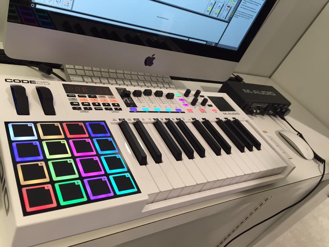 M-AUDIO CODE61 MIDIキーボード X/Yパッド付 ほぼ新品! 製品情報