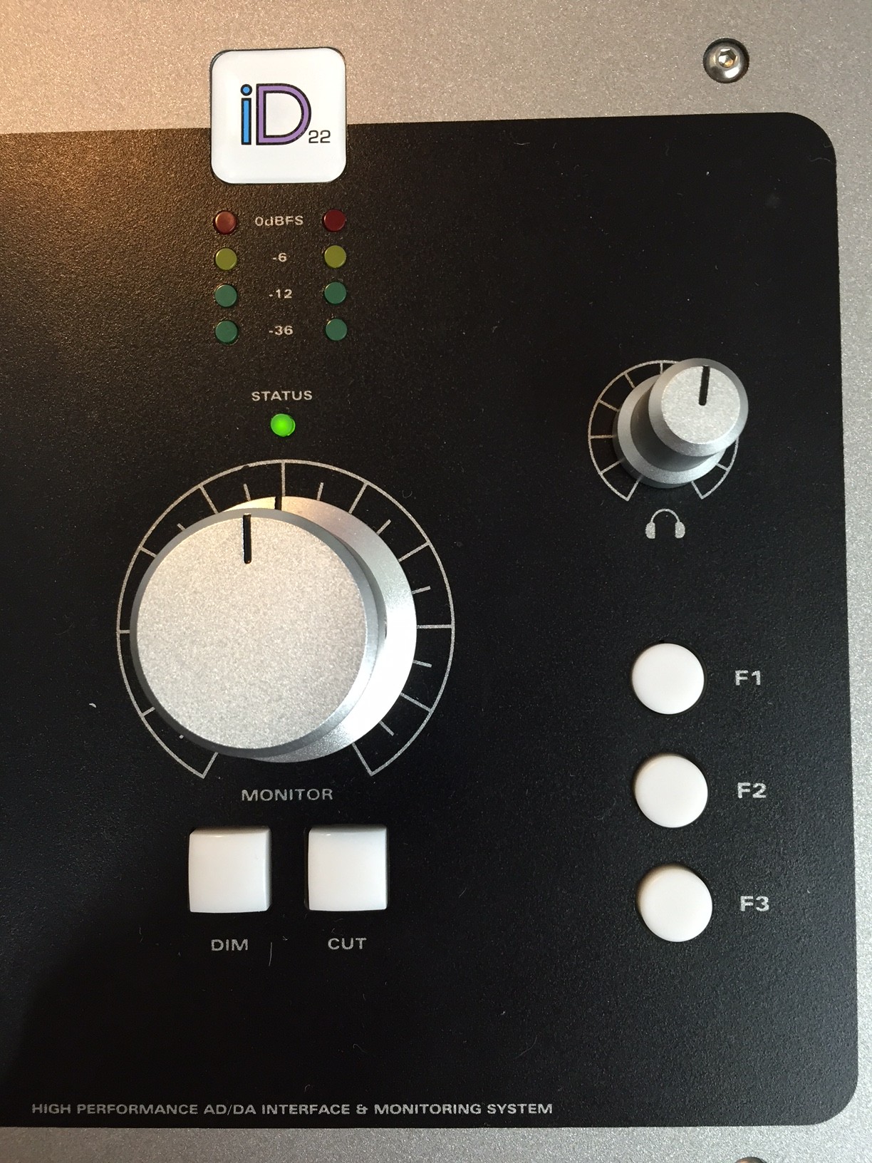 徹底レビュー！】宅録環境を一気に充実、Audient iD22が提案するモダン