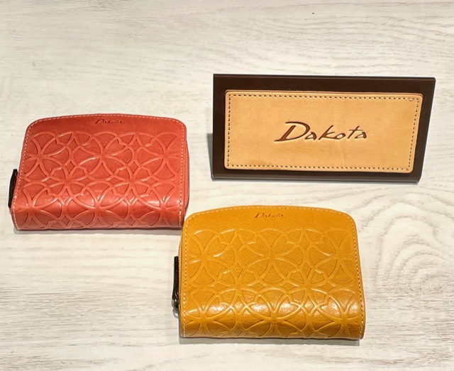 Dakota（ダコタ） リリーヴォシリーズ 2つ折り財布 | カバンのフジタ
