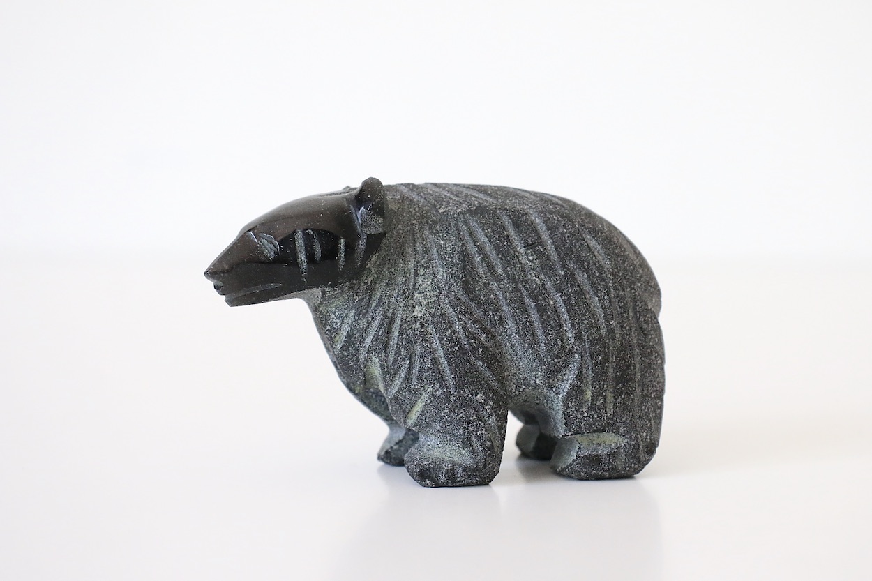 Obsidian Bear Sculpture 黒曜石 熊 十勝石 石彫 彫刻 | FEM TRE NOLL