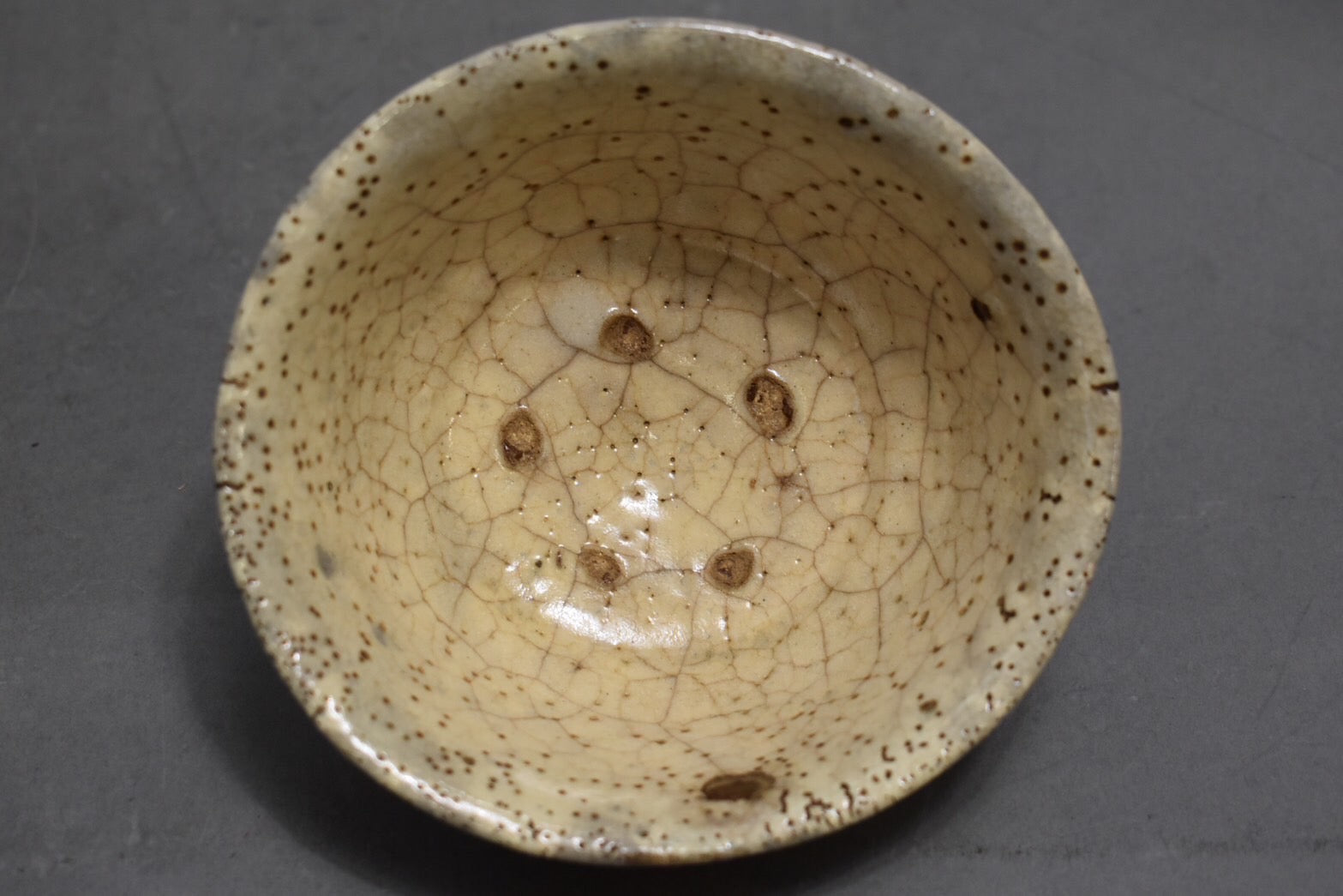 粉引茶碗 粉引酢次茶碗 銘 呉竹 | 公益財団法人 五島美術館