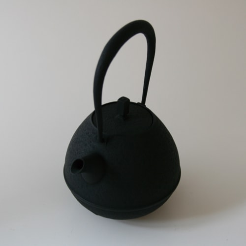 南部鉄器 鉄瓶 / 南部鉄瓶 / 空間鋳造 Egg大 黒 0.7L【ゆうパケット