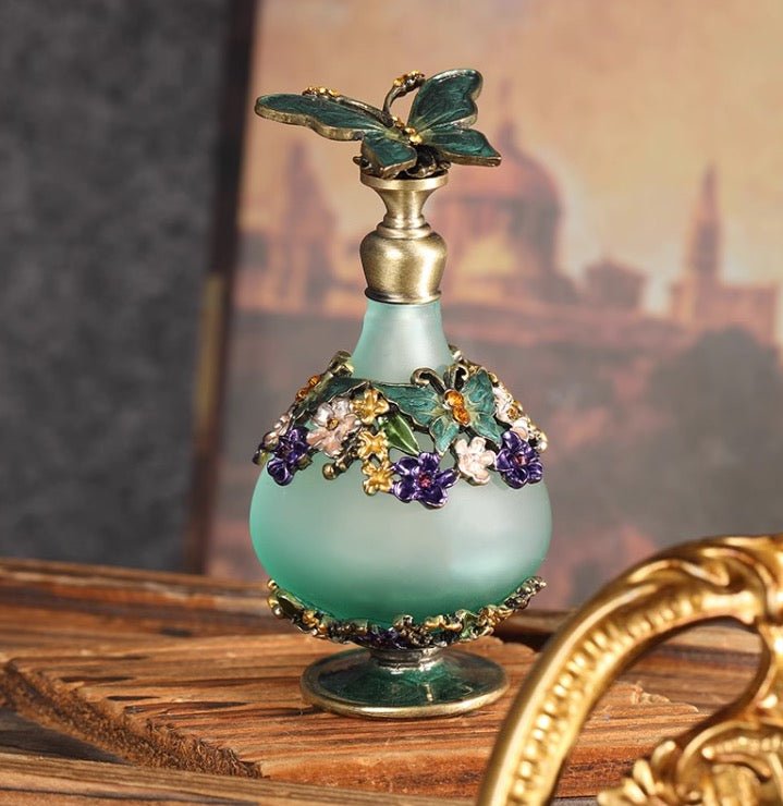 Amazon.co.jp: アンティーク香水の飾り瓶 15ML蝶カバー香水瓶