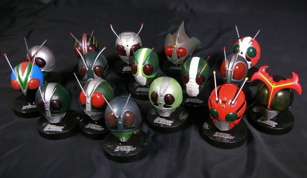 仮面ライダー マスクコレクション プレミアム発光台座ディスプレイ