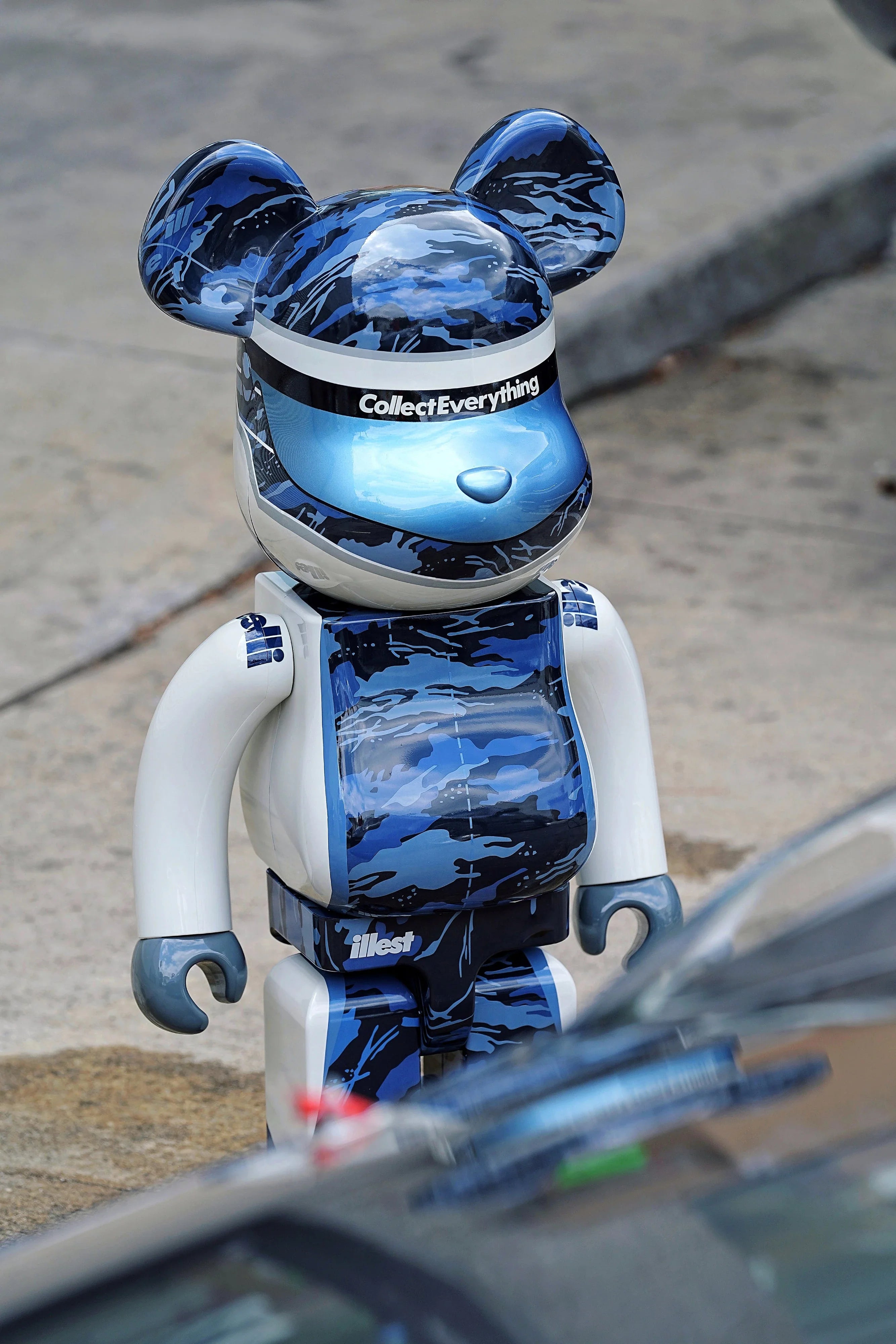 海外限定 ベアブリック illest Bearbrick Motorhead Bearbrick x