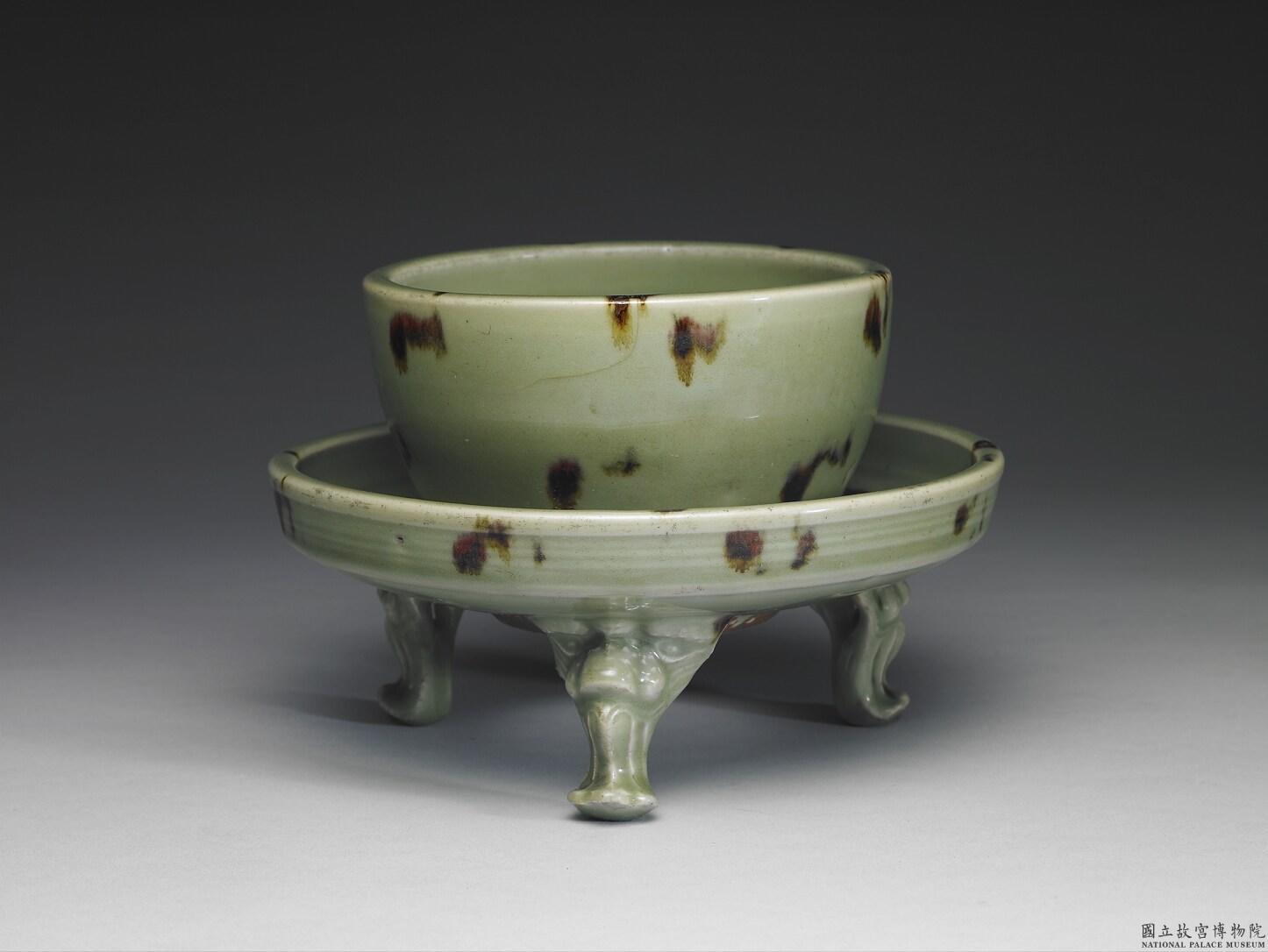 龍泉窯 青磁折沿洗 唐物 中国古玩 中国美術 A953 【公式通販】