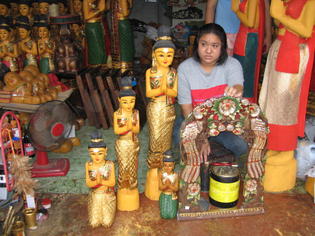 サワディ人形 タイ女性人形 置物 アジア木彫り | アジアン雑貨・流木