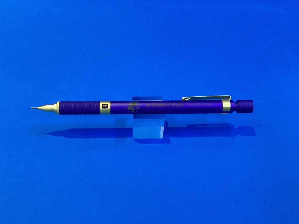 神秘的なロイヤルブルーをあなたの手に】ステッドラー92535シャープ