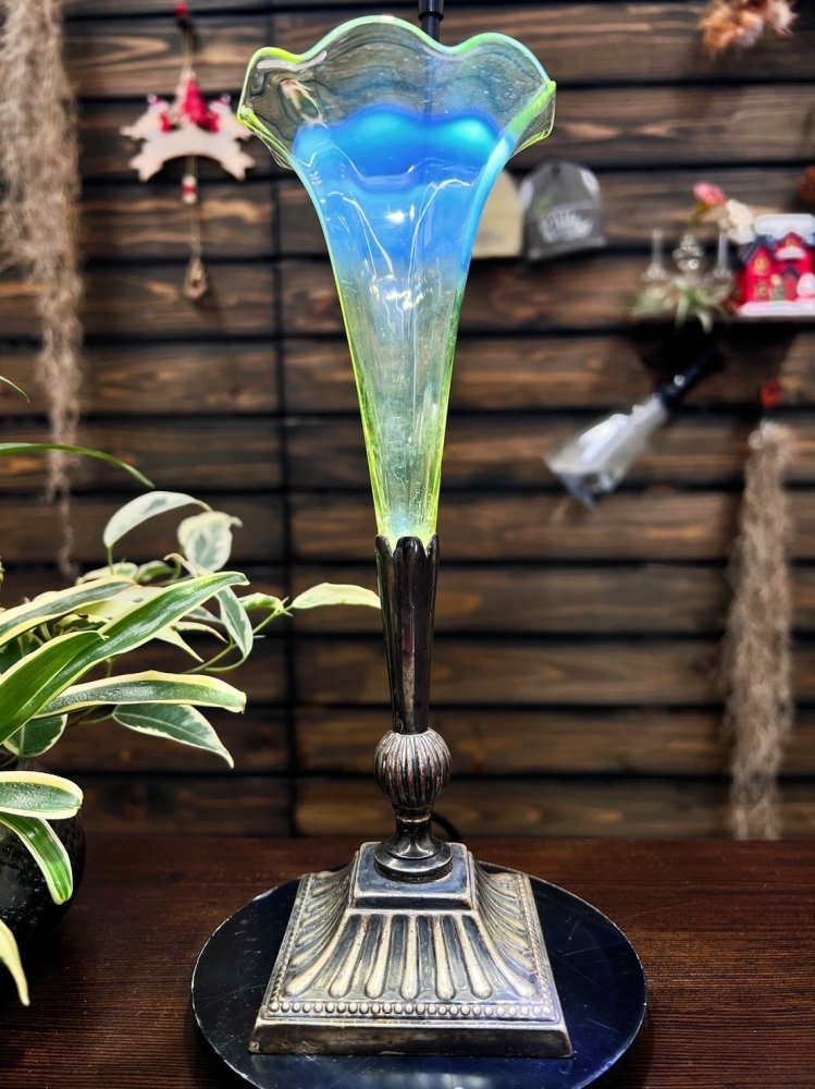 時代 捻りガラス ウランガラス 徳利 一輪挿し 和ガラス アンティーク