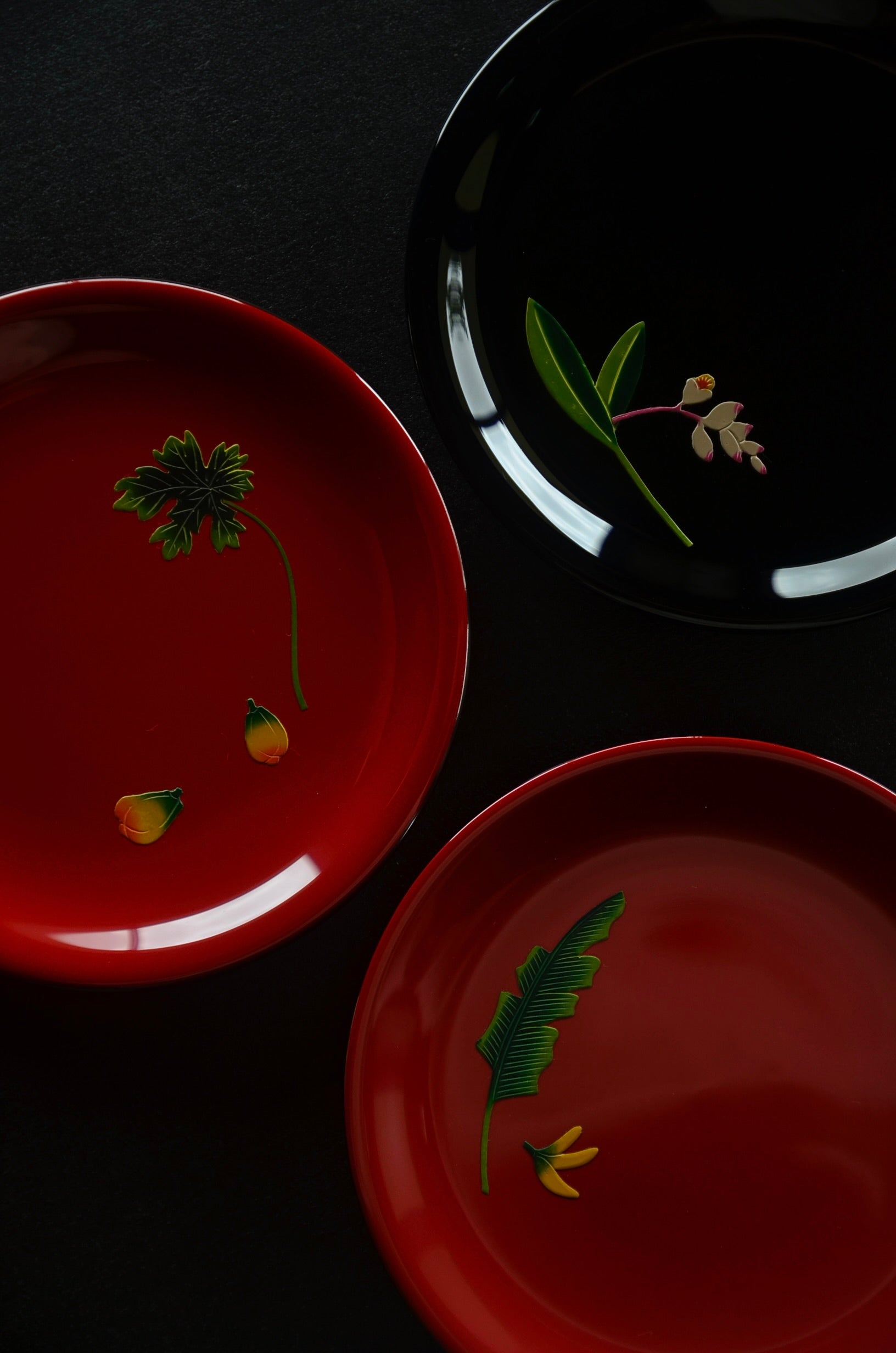 漆器 菓子器 和風花柄 直径約20cm 漆器 菓子器 和風花柄 直径約20cm