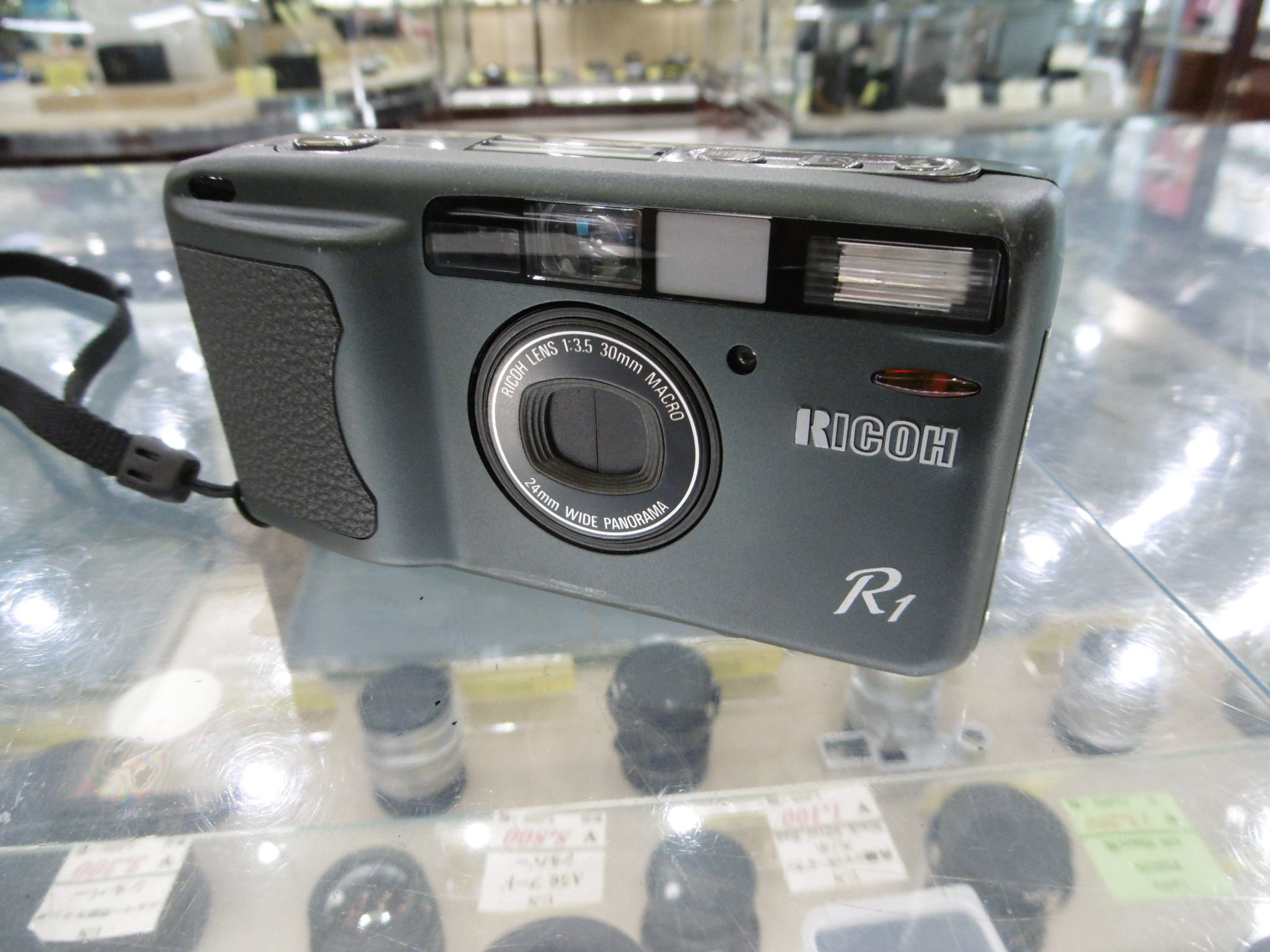 路上の伝説”のご先祖様！「Ricoh R1」