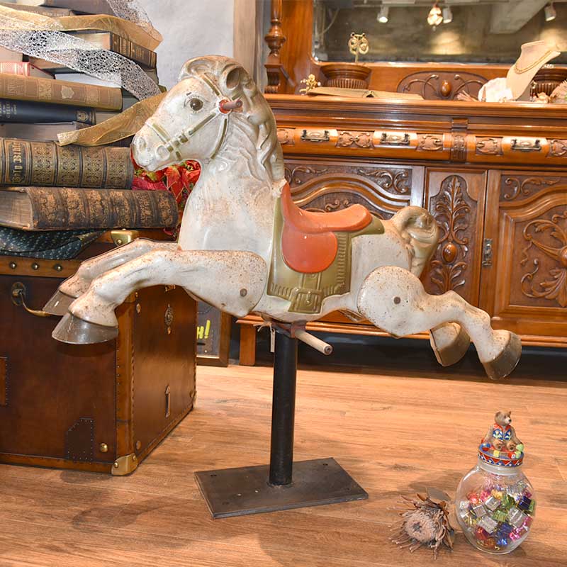 メリーゴーランドで使われていた木馬