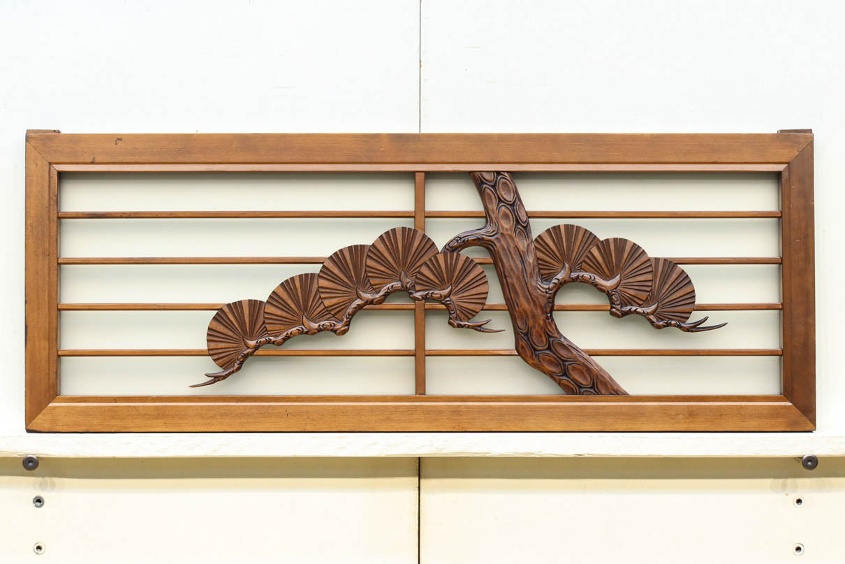 純銀製 松の木 彫刻 透明ケース付き 綺麗な彫り模様で松の木を描いた