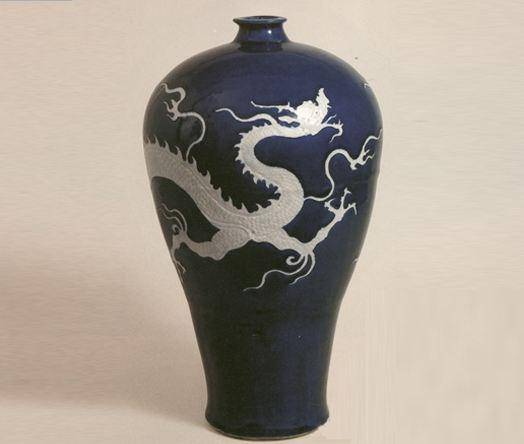 中国美術 瑠璃釉 纏白龍紋 梅瓶 内府 款 時代物(K-XA831) 中国美術