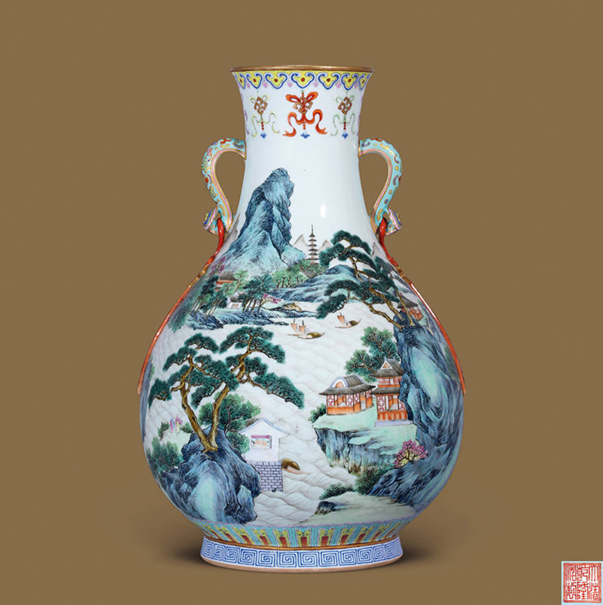 清乾隆粉彩浮彫刻山水魚尾瓶 景徳鎮 陶磁器 装飾品 工芸