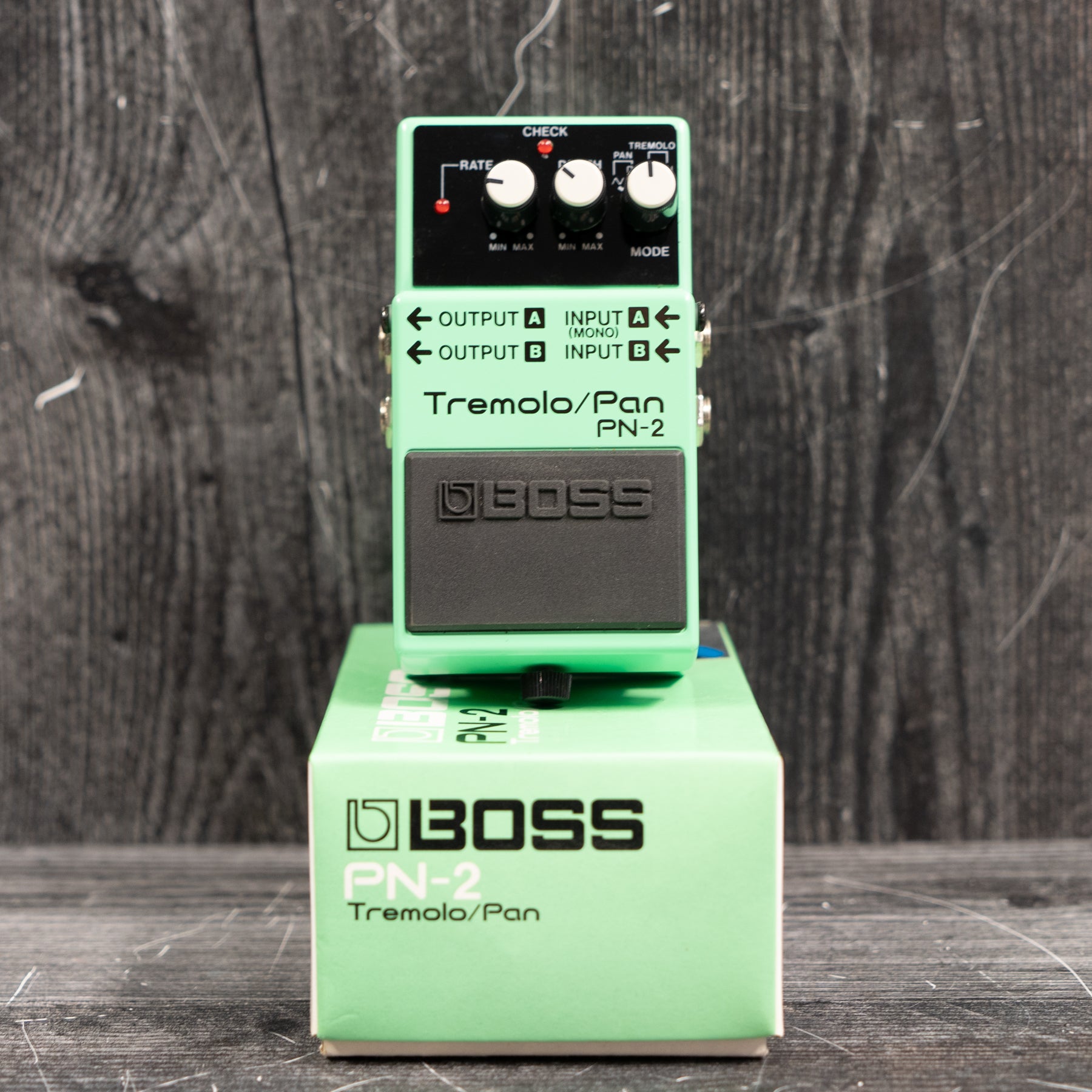 BOSS PN-2 Tremolo/Pan 箱取説ステッカー付 BOSS PN-2 Tremolo/Pan 箱・