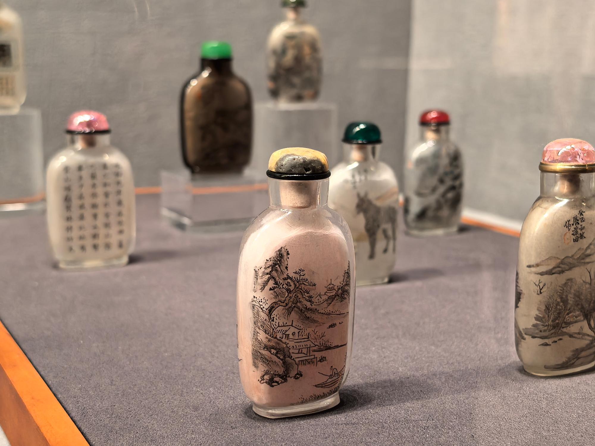 雅韵四百年：鼻烟壶见证中华文化交流融合-新闻中心-内蒙古新闻网