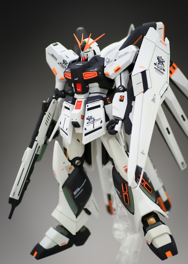 MG Hiνガンダム ver.ka 塗装済み完成品 MG Hiνガンダム ver.ka 塗装