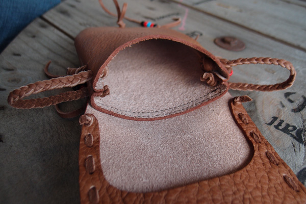 ROUGH TAIL】シュリンクレザー 刺し子メディスンバッグ ￥16,500-