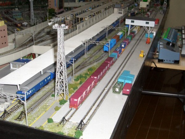 HOゲージ ローカル駅と駅前ジオラマセット HOゲージ ローカル駅と駅前