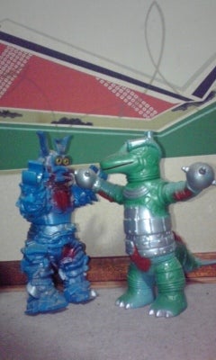 ﾏｰﾐｯﾄ・ｷｬﾌﾟﾃﾝｳﾙﾄﾗの怪獣 改造ﾊﾞﾝﾃﾞﾗｰのｿﾌﾋﾞ | 今日も玩具日和り