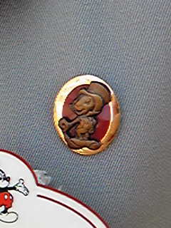 東京ディズニーリゾートトレーナーキャスト限定トレーナーピン